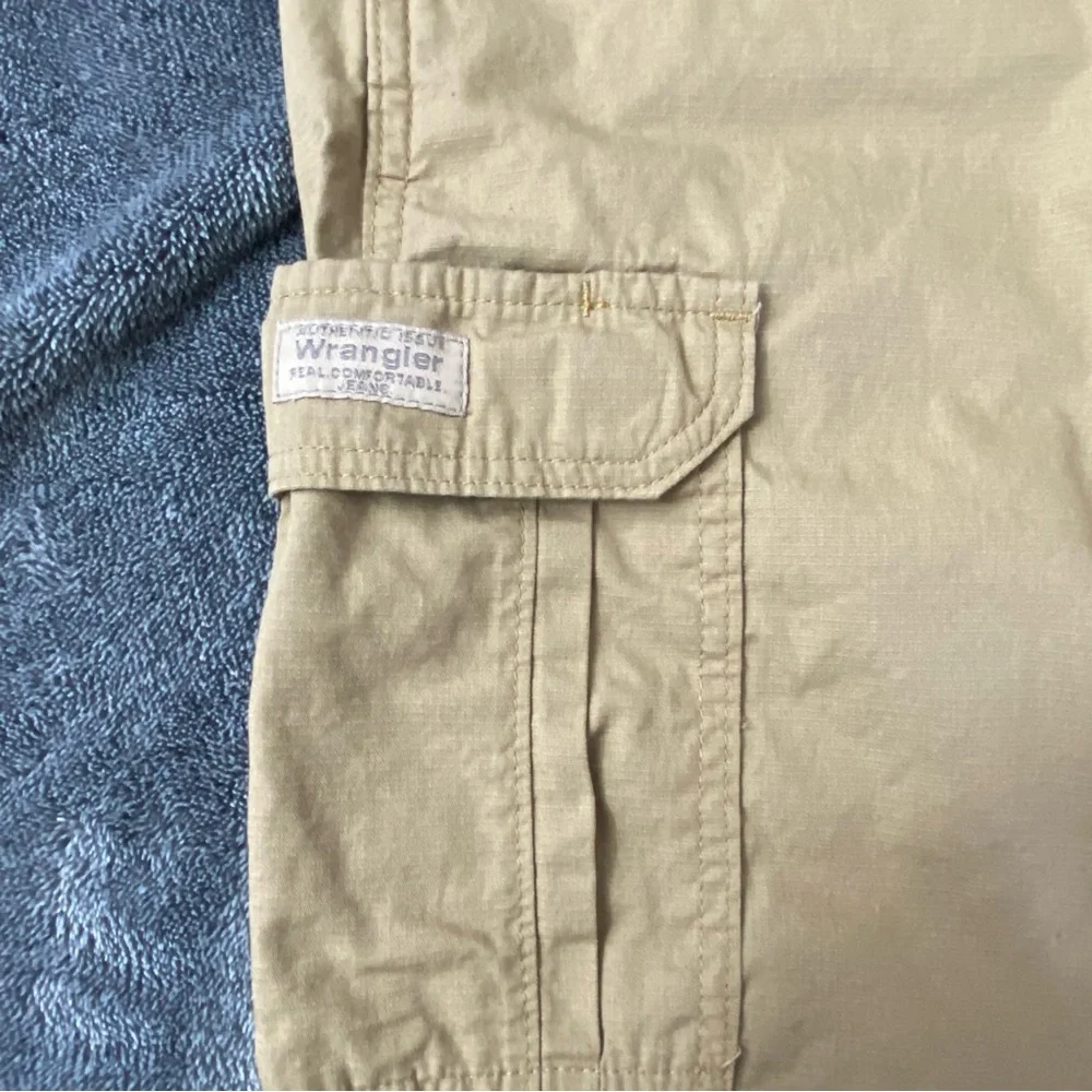 Men's Wrangler Khaki Cargo Shorts‎